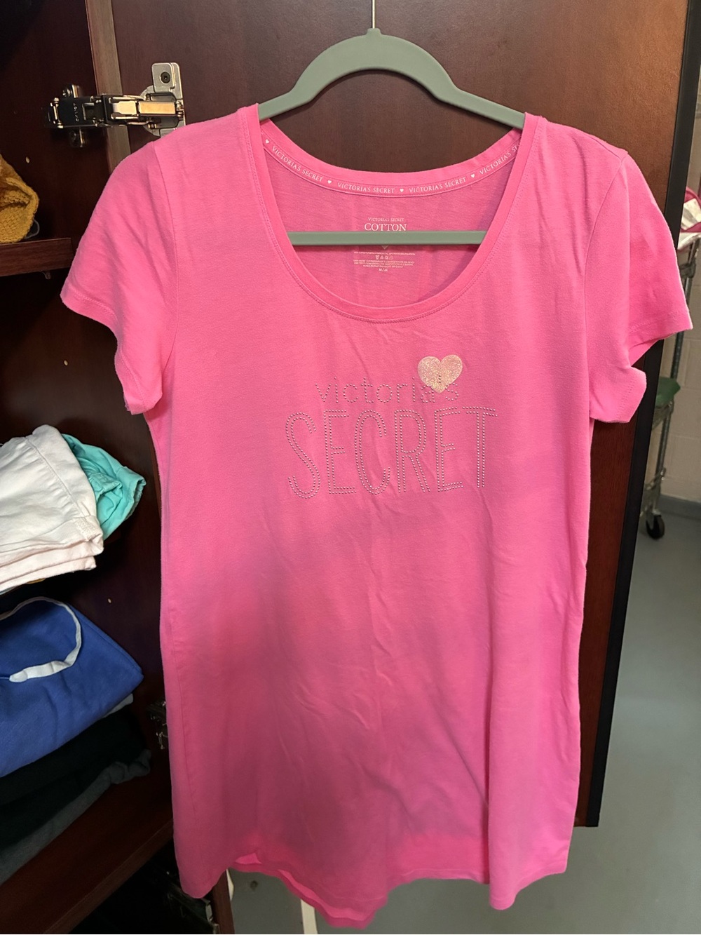Women’s Victoria's Secret Pink Graphic Tee Shirt Gown Size Medium